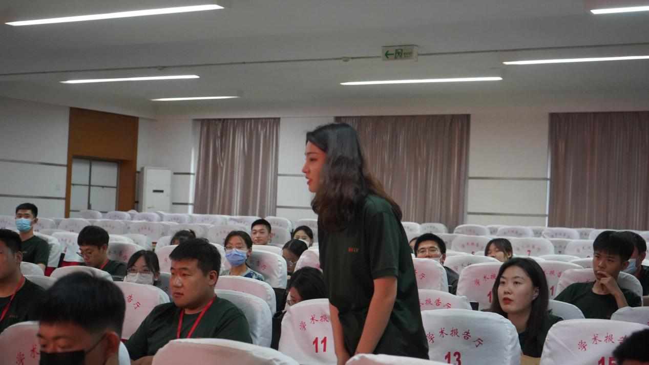 bat365官方官网召开学期末学生工作例会