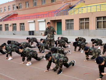 bat365官方官网开展“传帮带”式新入职辅导员培训day5