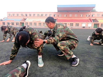 bat365官方官网开展“传帮带”式新入职辅导员培训day5