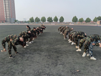 bat365官方官网开展“传帮带”式新入职辅导员培训day5