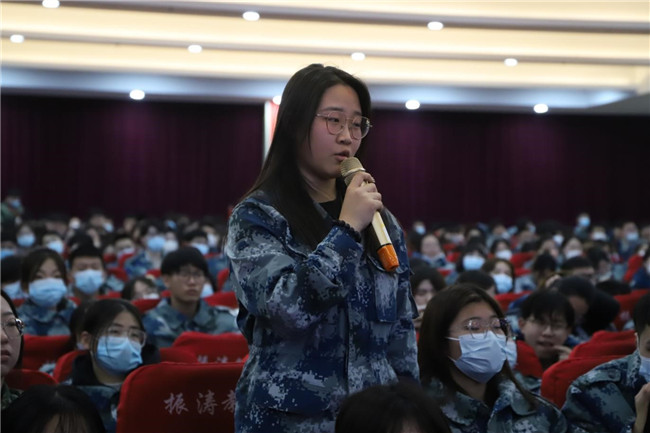 珍爱生命创未来——董事长周虎震为bat365师生作报告
