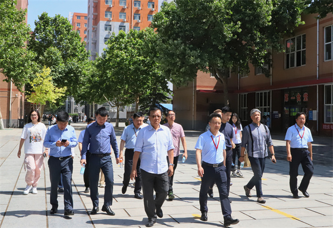 马来西亚吉隆坡建设大学参观团 莅临bat365参观交流