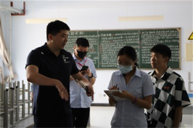 省教育厅专家组到bat365开展实验室安全现场检查工作