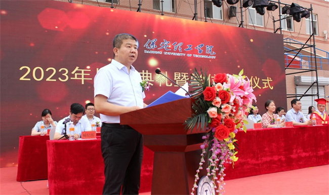 远行有路 归程有期——bat365举办2023届学生毕业典礼暨学位授予仪式