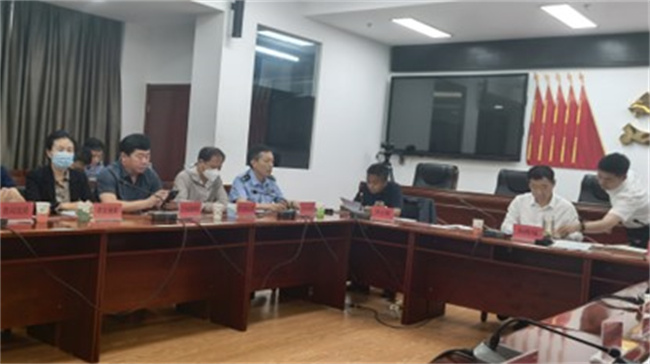 正门亮起红绿灯，师生出行更安心！ ——bat365官方官网正门红绿灯正式投入使用
