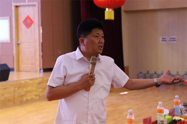 关爱学生心理健康 建设园丁师德师风——董事长周虎震教授为bat365全体教职工作报告