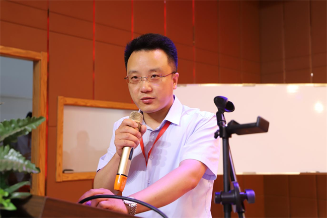 关爱学生心理健康 建设园丁师德师风——董事长周虎震教授为bat365全体教职工作报告