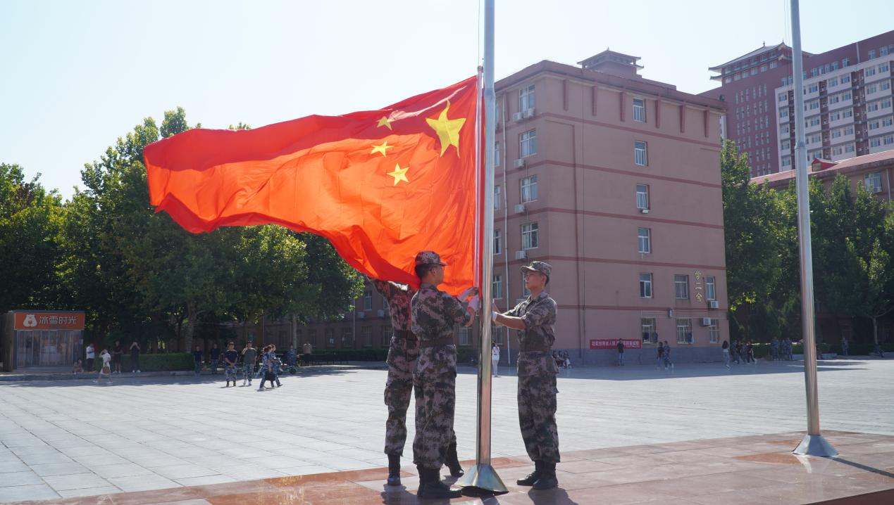 bat365官方官网2023级新生军训开营式隆重举行