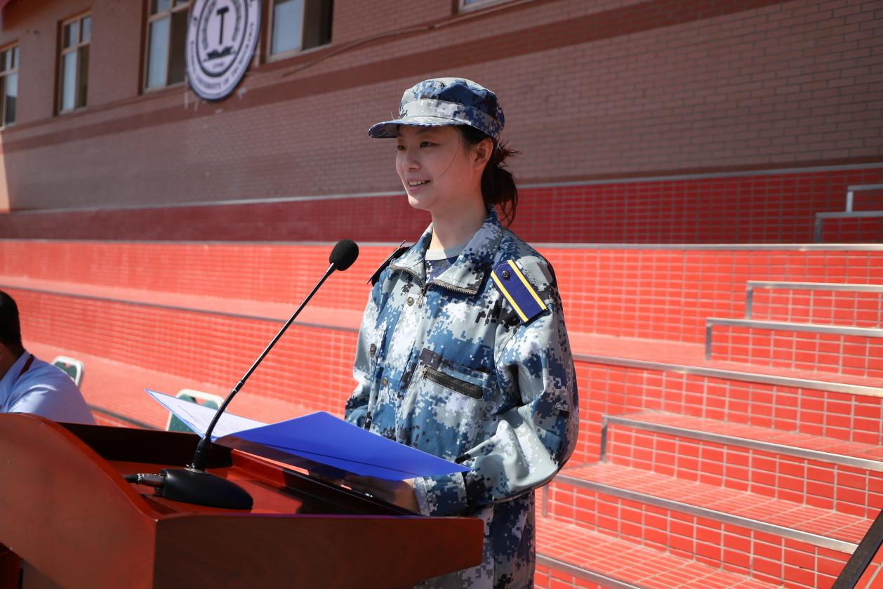 bat365官方官网2023级新生军训开营式隆重举行