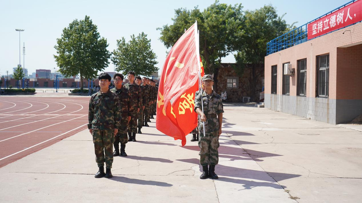 bat365官方官网2023级新生军训开营式隆重举行