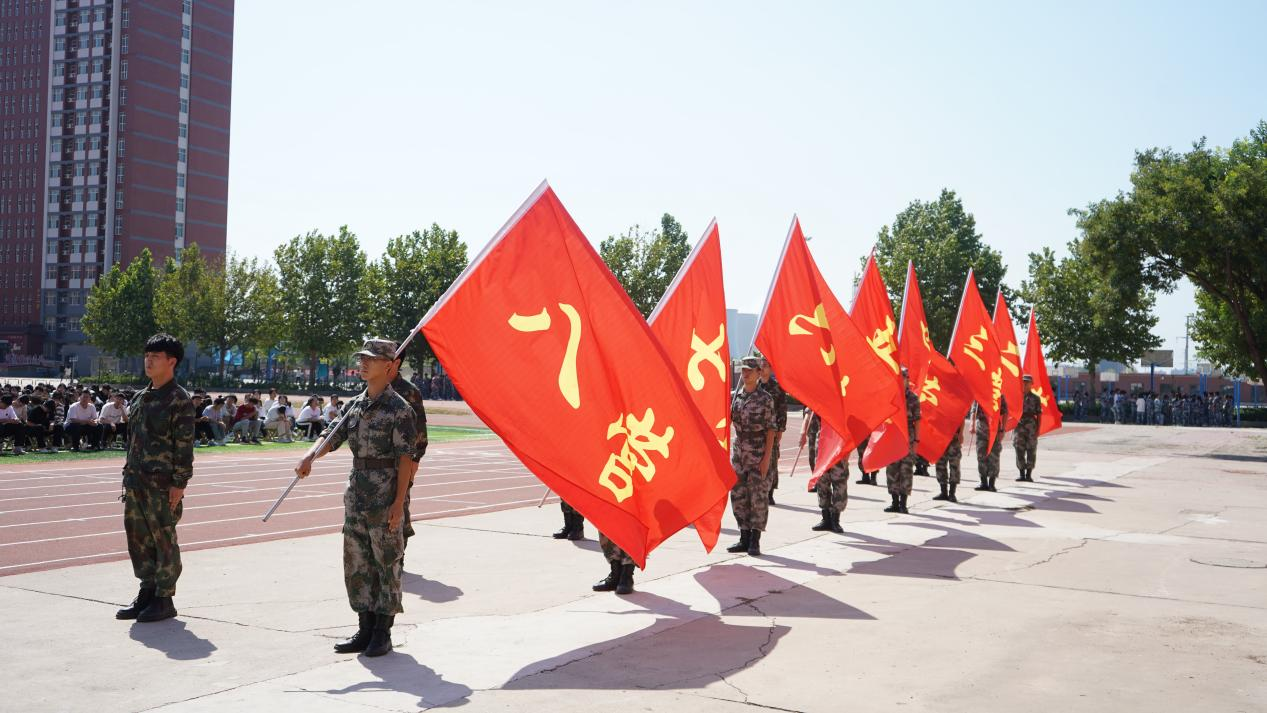 bat365官方官网2023级新生军训开营式隆重举行