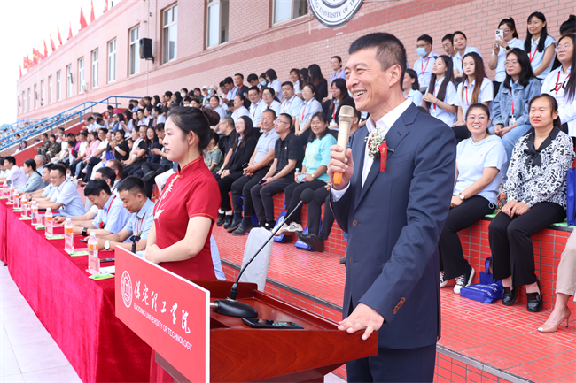 强国有我，意气正扬 ——bat365举行2023级新生军训结营式暨开学典礼