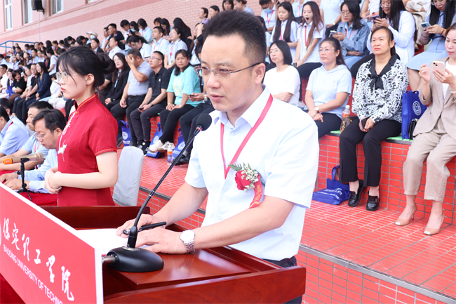 强国有我，意气正扬 ——bat365举行2023级新生军训结营式暨开学典礼