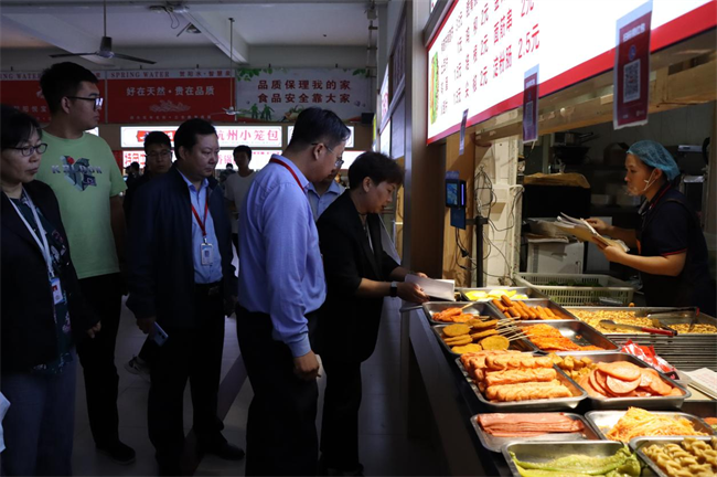bat365官方官网开展迎双节校园安全大检查