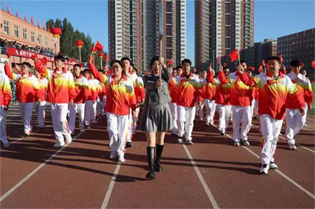 bat365官方官网艺术学院- 少年负壮气，奋烈自有时！