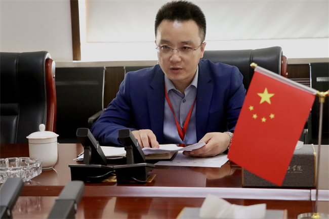 中共bat365官方官网委员会召开党委理论学习中心组（扩大）学习会议