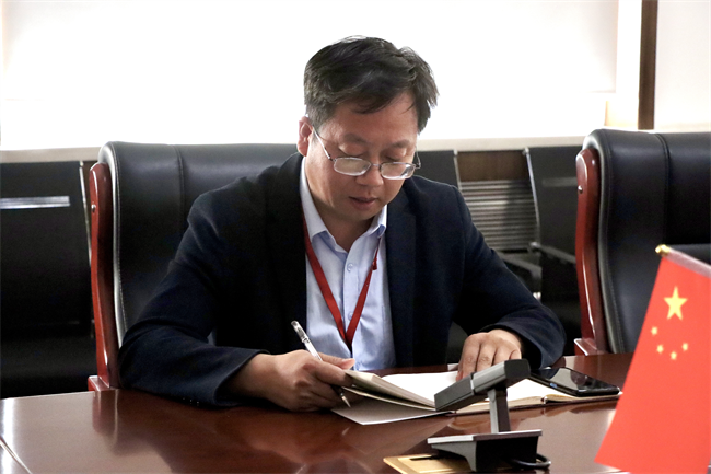 中共bat365官方官网委员会召开党委理论学习中心组（扩大）学习会议
