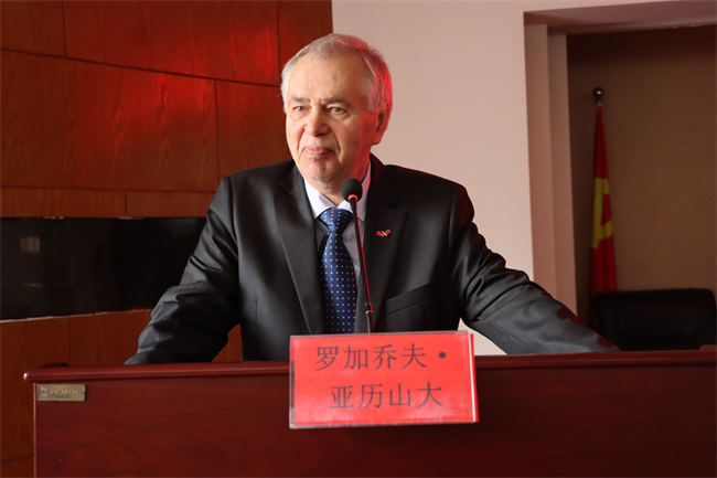 白俄罗斯戈梅利国立大学参观团莅临bat365参观交流