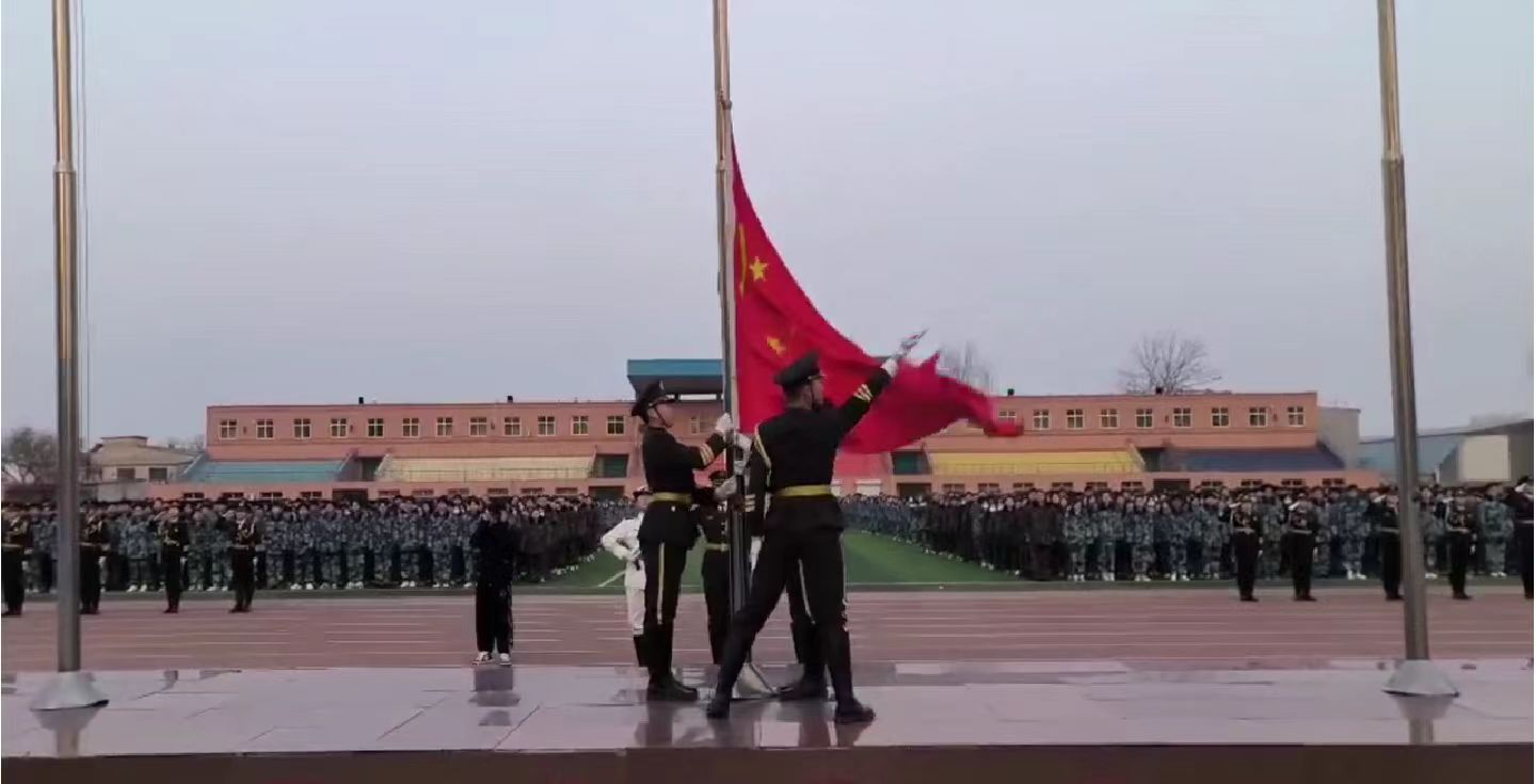 bat365官方官网举行春季首次升旗仪式