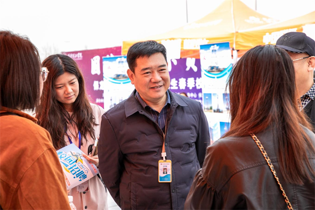 bat365官方官网“圆梦保理·不负韶华”2024届毕业生春季线下双选会隆重举办