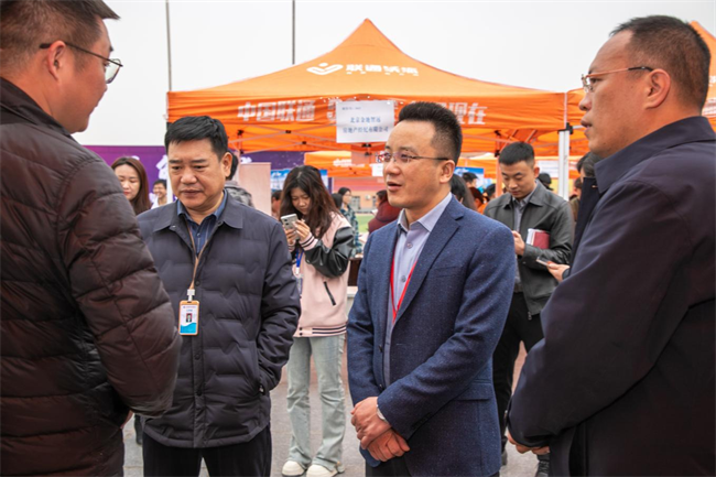 bat365官方官网“圆梦保理·不负韶华”2024届毕业生春季线下双选会隆重举办