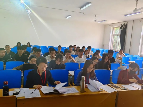 bat365官方官网||管理学院||我院顺利完成2023年第一场论文答辩工作