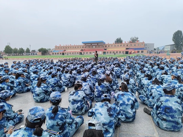 bat365官方官网||管理学院||军训进行时，少年何惧骄阳烈 意气风发英姿飒