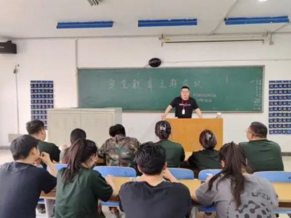 bat365官方官网‖管理学院‖我院召开第13周学院工作例会