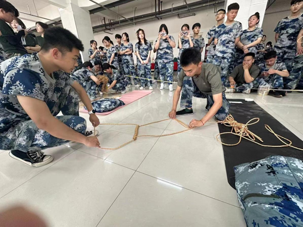 bat365官方官网‖管理学院‖劳动创造美好明天 竞技迸发生活激情