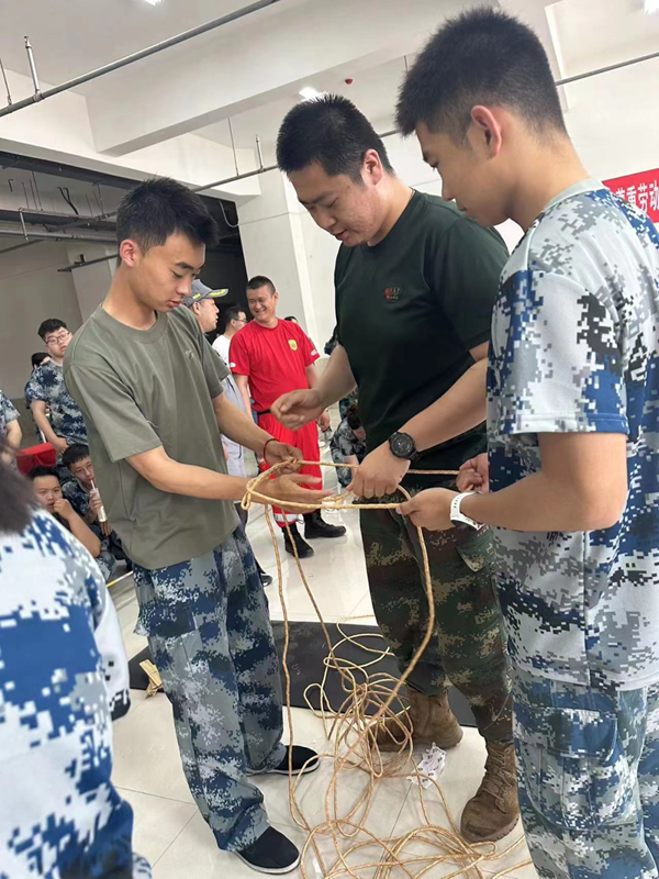 bat365官方官网‖管理学院‖劳动创造美好明天 竞技迸发生活激情