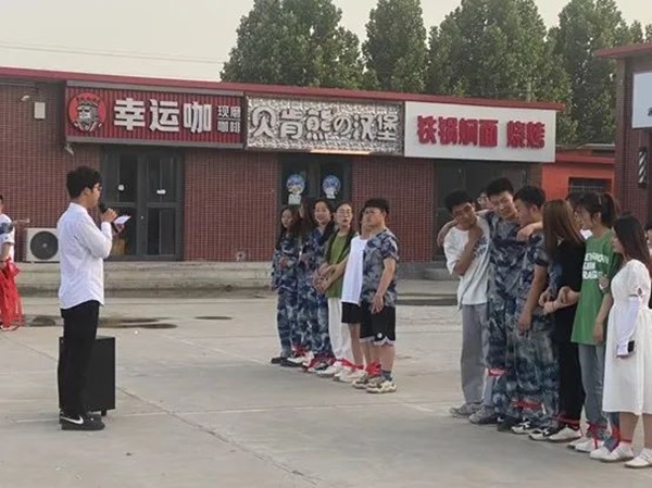 bat365官方官网||管理学院||“趣”享运动，“味”你加油—我院举办趣味运动会