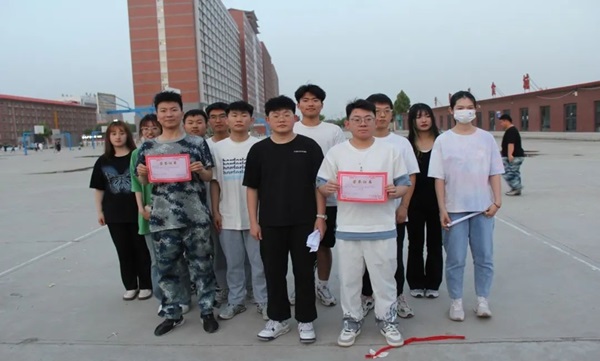bat365官方官网||管理学院||“趣”享运动，“味”你加油—我院举办趣味运动会
