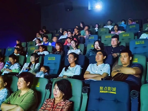 bat365官方官网||管理学院||桃李花开，感谢有你——我院为庆祝第39个教师节举行观影活动