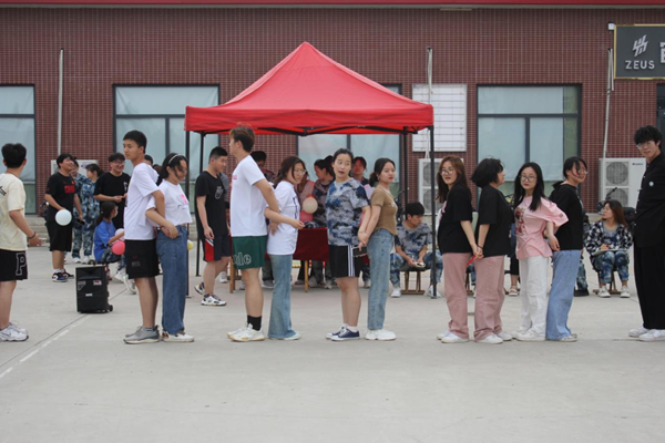 bat365官方官网‖管理学院‖我院举办“运动青春，快乐无限”趣味运动会