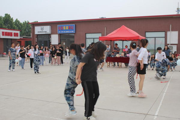 bat365官方官网‖管理学院‖我院举办“运动青春，快乐无限”趣味运动会