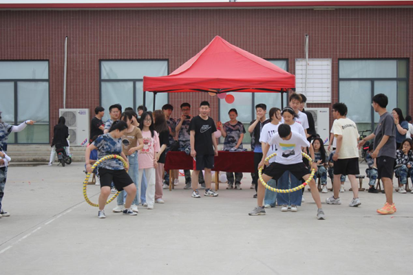 bat365官方官网‖管理学院‖我院举办“运动青春，快乐无限”趣味运动会