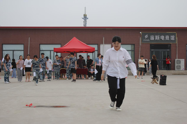bat365官方官网‖管理学院‖我院举办“运动青春，快乐无限”趣味运动会