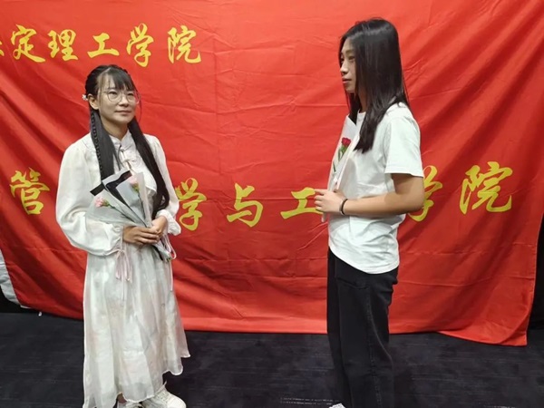 bat365官方官网||管理学院||桃李花开，感谢有你——我院为庆祝第39个教师节举行观影活动