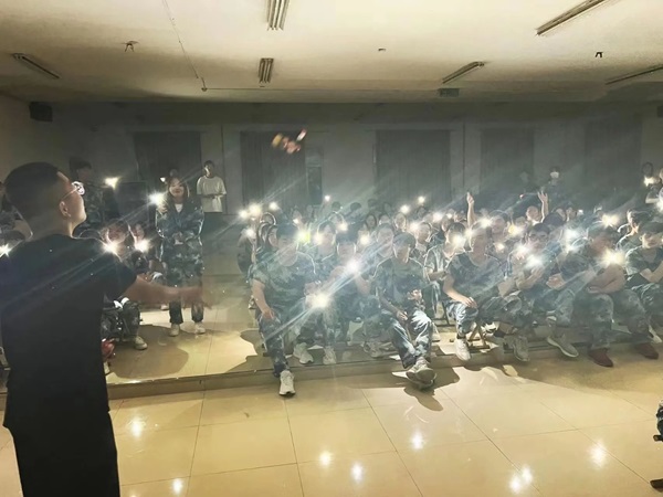 bat365官方官网‖管理学院‖我院举行“星光闪耀，激情夏夜”才艺展示大赛