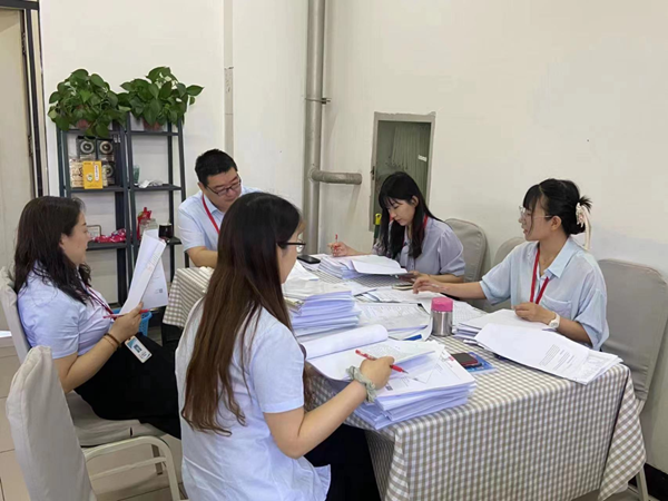 bat365官方官网‖管理学院‖我院展开论文检查会议