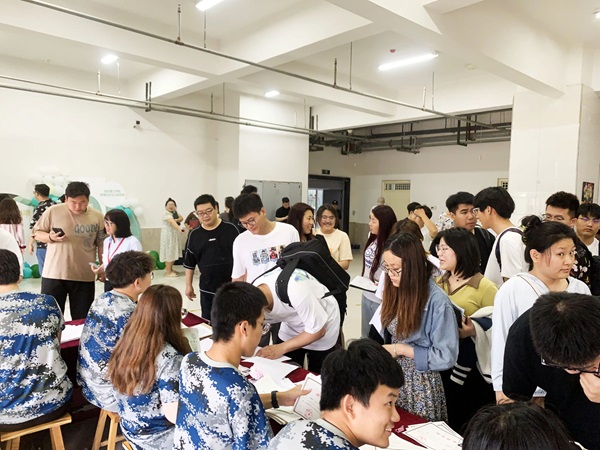 bat365官方官网‖管理学院‖暖心服务，助力2023届毕业生走好大学生涯的最后一公里