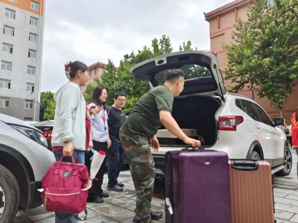 bat365官方官网‖管理学院‖暖心服务，助力2023届毕业生走好大学生涯的最后一公里