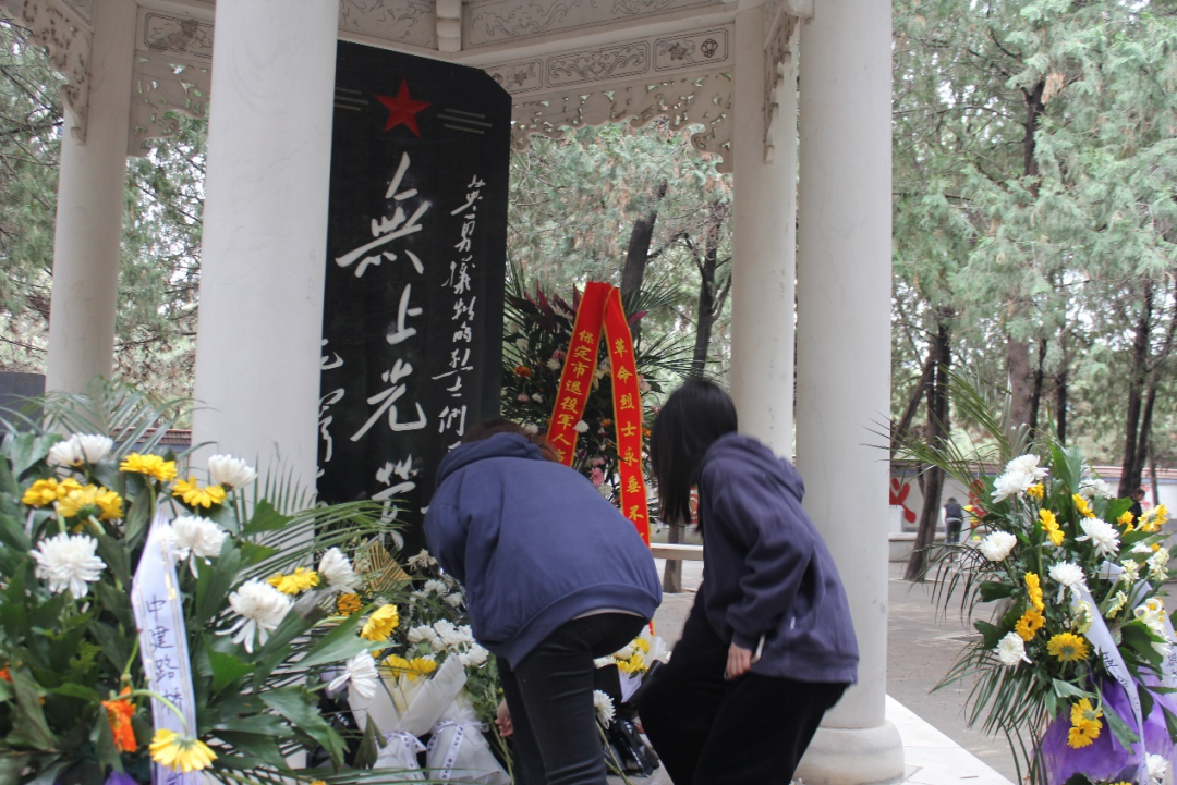 bat365官方官网|管理学院|忆苦思甜祭烈士，风起清明表哀思