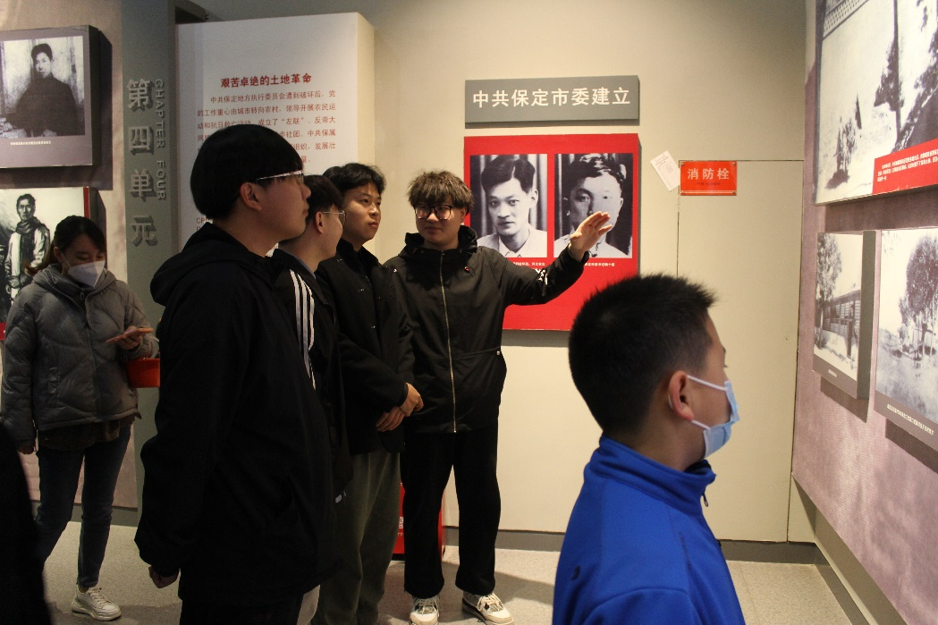 bat365官方官网|管理学院|忆苦思甜祭烈士，风起清明表哀思