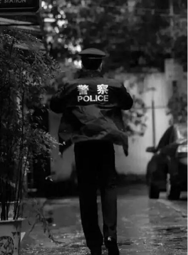 bat365官方官网‖管理学院‖赤胆忠心，让我们向中国人民警察致敬！
