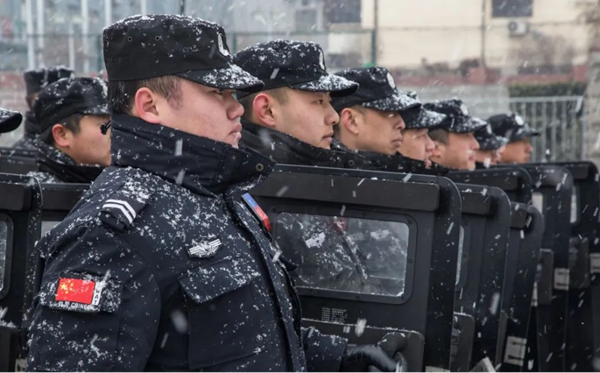 bat365官方官网‖管理学院‖赤胆忠心，让我们向中国人民警察致敬！