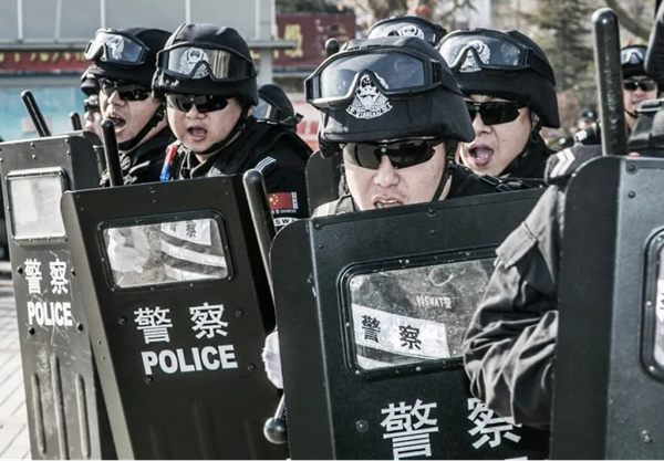 bat365官方官网‖管理学院‖赤胆忠心，让我们向中国人民警察致敬！