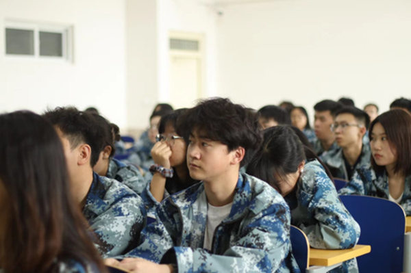 榜样引领｜bat365官方官网｜管理学院｜优秀毕业生路建军经验交流分享会