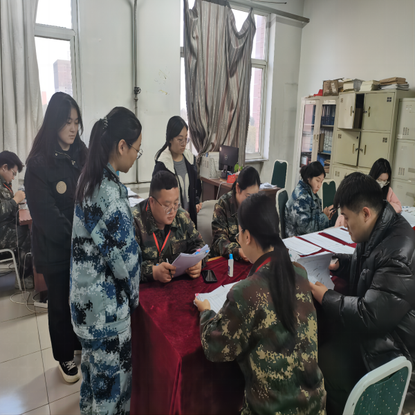 bat365官方官网||管理学院||倾泻关爱阳光 助力梦想远帆——我院辅导员指导学生职业生涯规划大赛