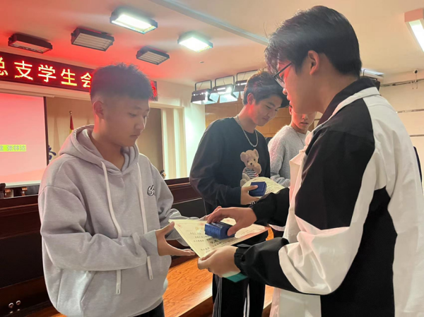 bat365官方官网‖管理学院‖我院团总支学生会举办2023年度秋季运动会表彰大会